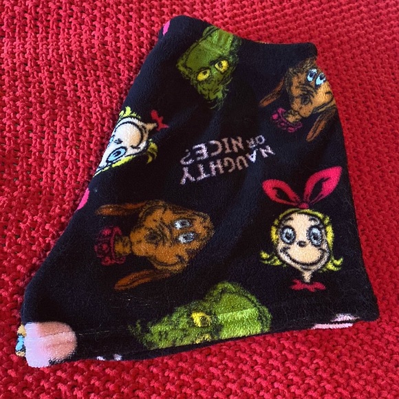 GRINCH Pajama Shorts - Picture 3 of 8